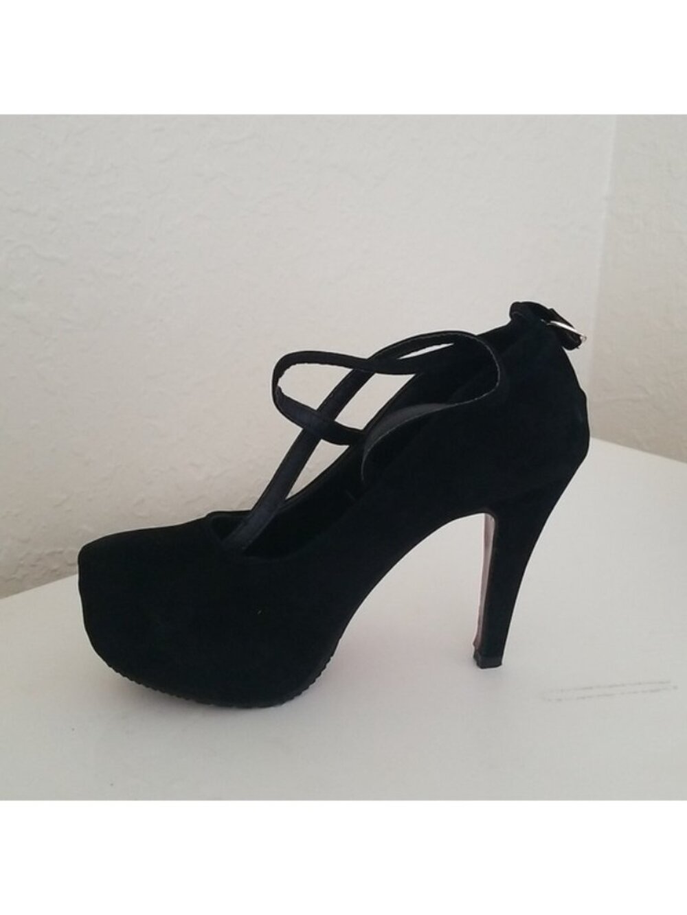 Black High Heeled Shoes - Picture 2 of 4